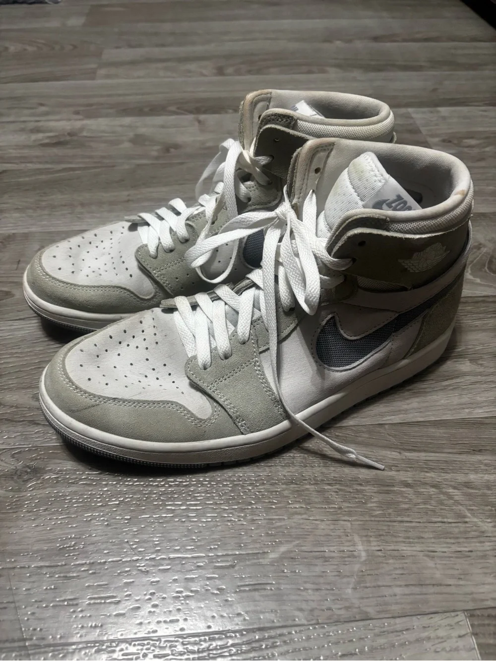 Nike Air Jordan 1 Mid Sneakers in White and Light Gray